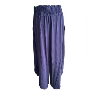 ***SOLD***CUPIO Genie Capri Pants Navy Blue Size Medium